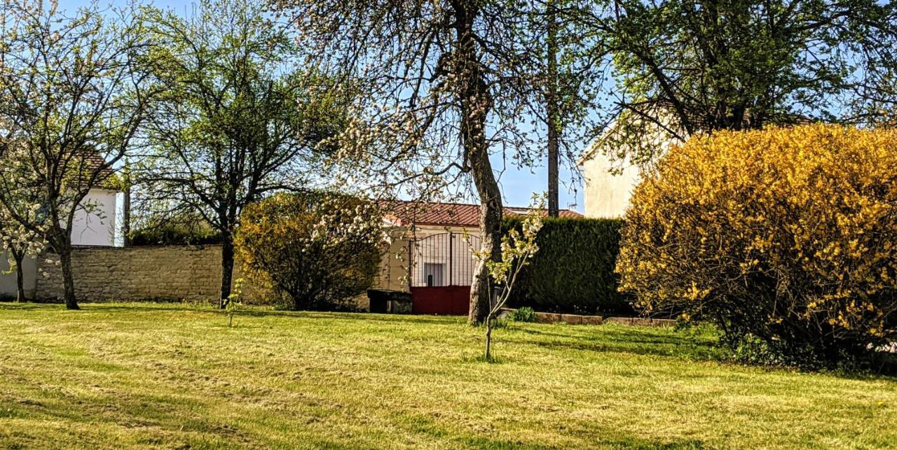 Au 157 - Locations Contrexéville Zewnętrze zdjęcie