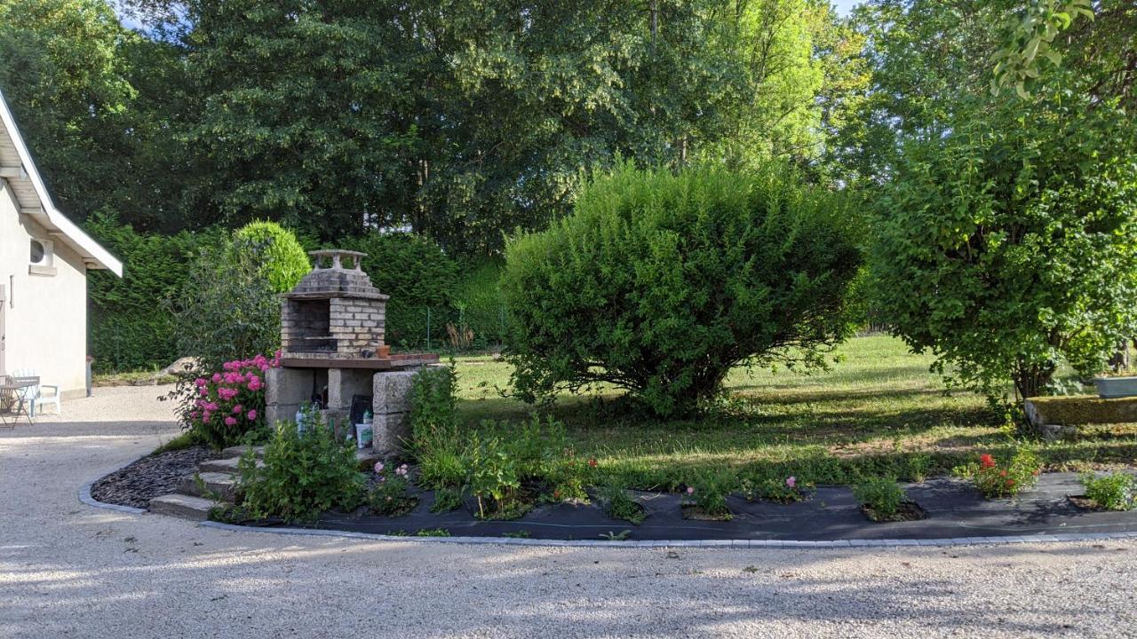 Au 157 - Locations Contrexéville Zewnętrze zdjęcie